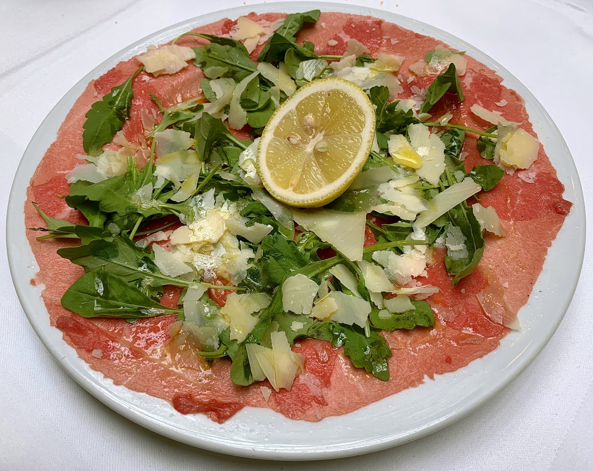 Beef carpaccio with rocket and lemon