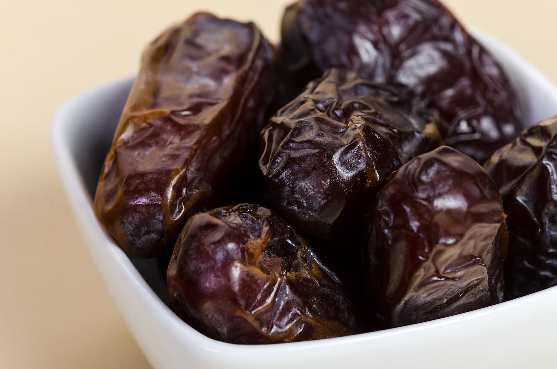 A bowl of soft medjool dates