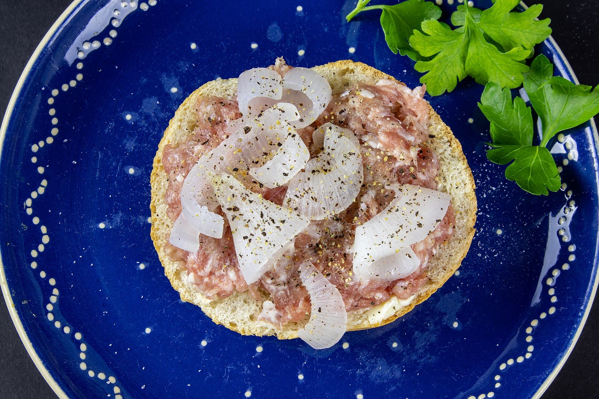 Mett: raw minced pork with onion on a roll