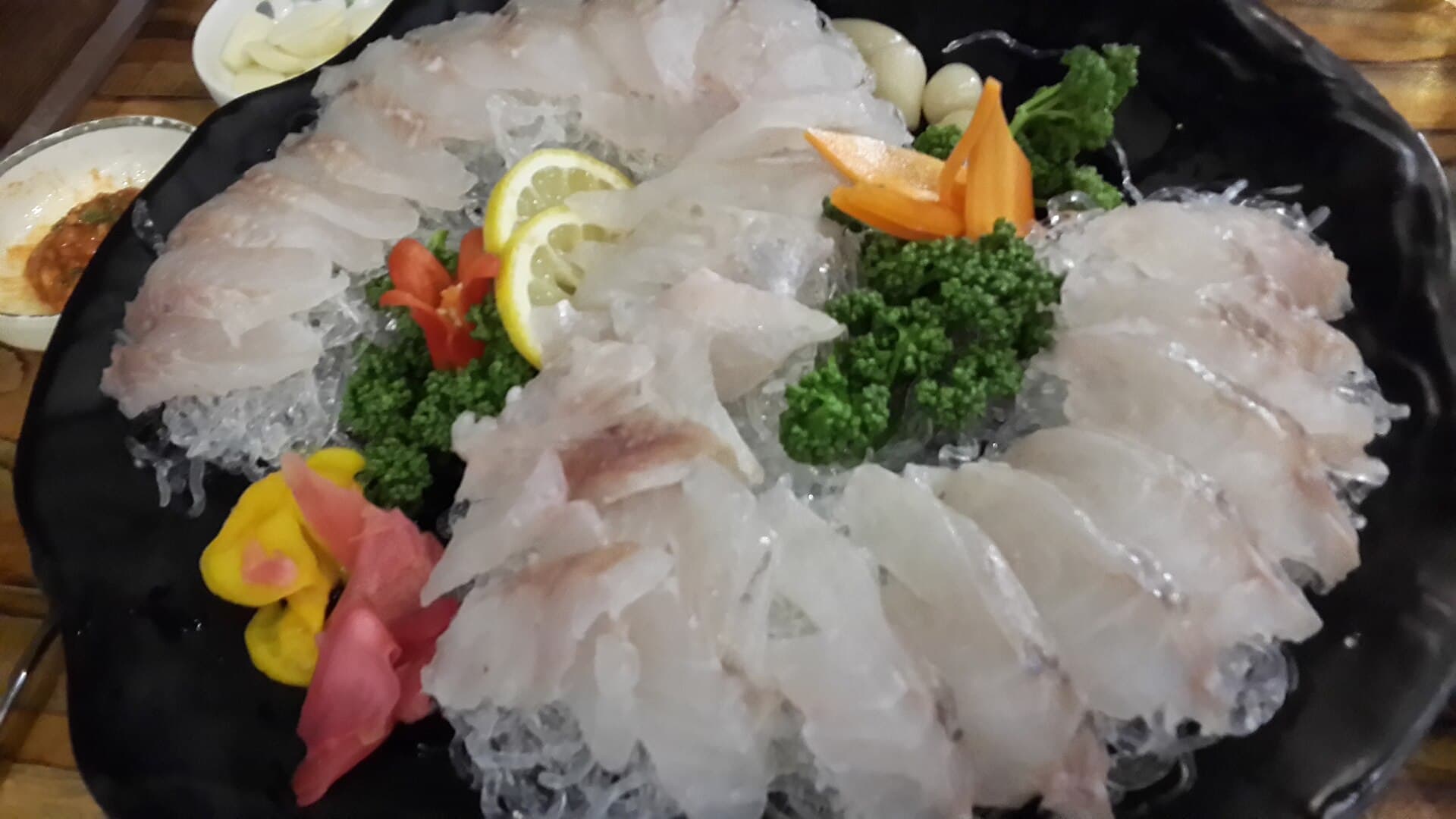 Korean hoe: thinly sliced raw fish